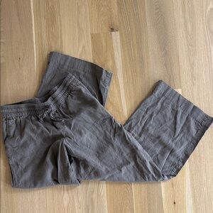 Women’s gray linen pants